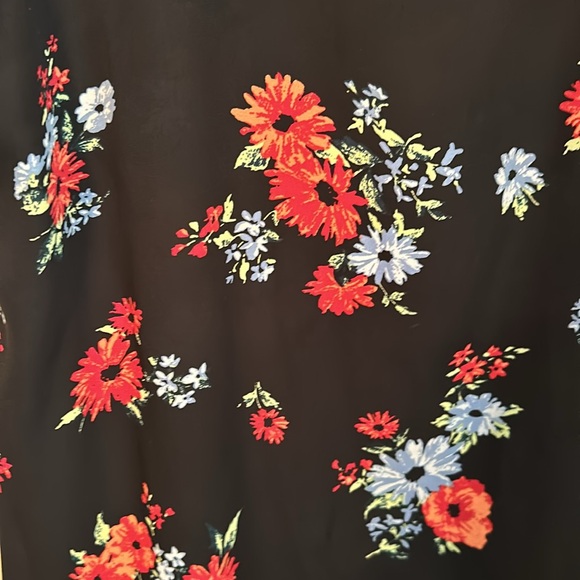 Chelsea & Theodore Short Sleeve Floral Top Size XL NWOT - Picture 2 of 9